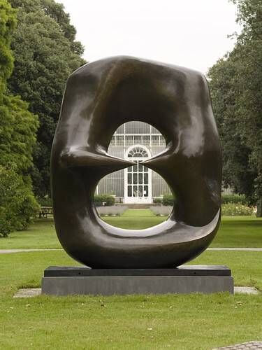 Henry Moore, Oval with Points, 1968-70