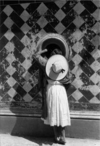 Manuel Alvarez Bravo, La Hija De Los Danzantes (The Daughter of the Dancers), 1933